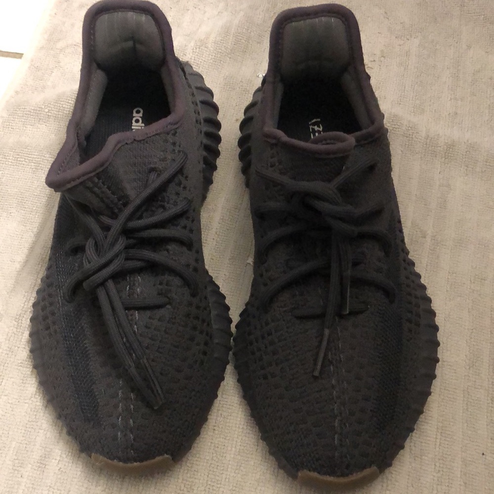 ✅ Yeezy “Cinder” Non-Reflective size 5! Worn Once ✅